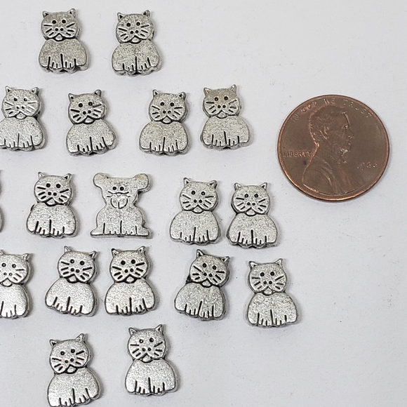 17 Cat Beads And 1 Mouse Bead - Picture 4 of 8